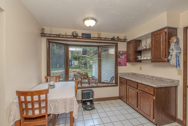 12575 Green Tree Trail, South Lyon, MI 48178