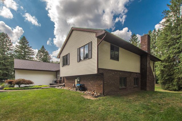 12575 Green Tree Trail, South Lyon, MI 48178