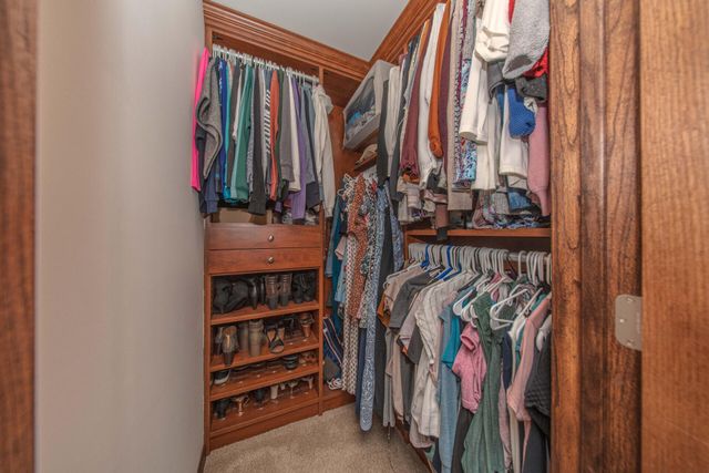 12575 Green Tree Trail, South Lyon, MI 48178