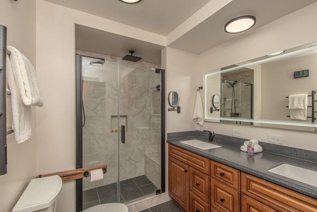 12575 Green Tree Trail, South Lyon, MI 48178