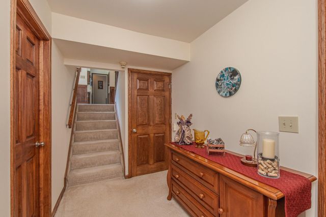 12575 Green Tree Trail, South Lyon, MI 48178