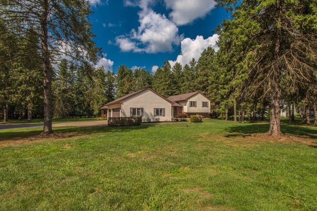 12575 Green Tree Trail, South Lyon, MI 48178