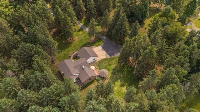 12575 Green Tree Trail, South Lyon, MI 48178