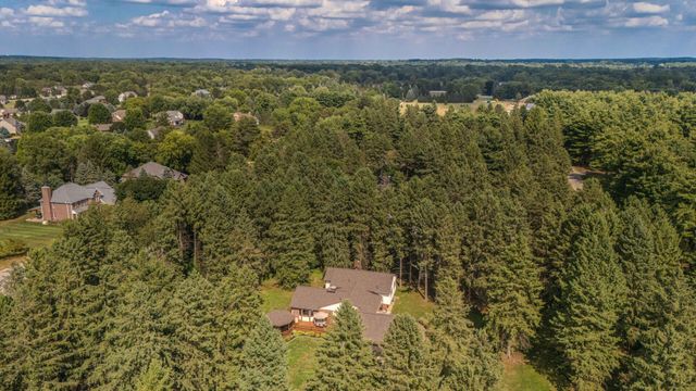 12575 Green Tree Trail, South Lyon, MI 48178