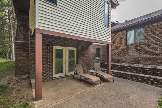 12575 Green Tree Trail, South Lyon, MI 48178