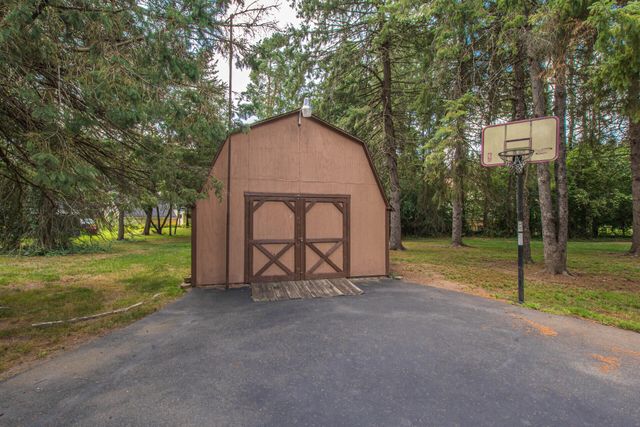 12575 Green Tree Trail, South Lyon, MI 48178