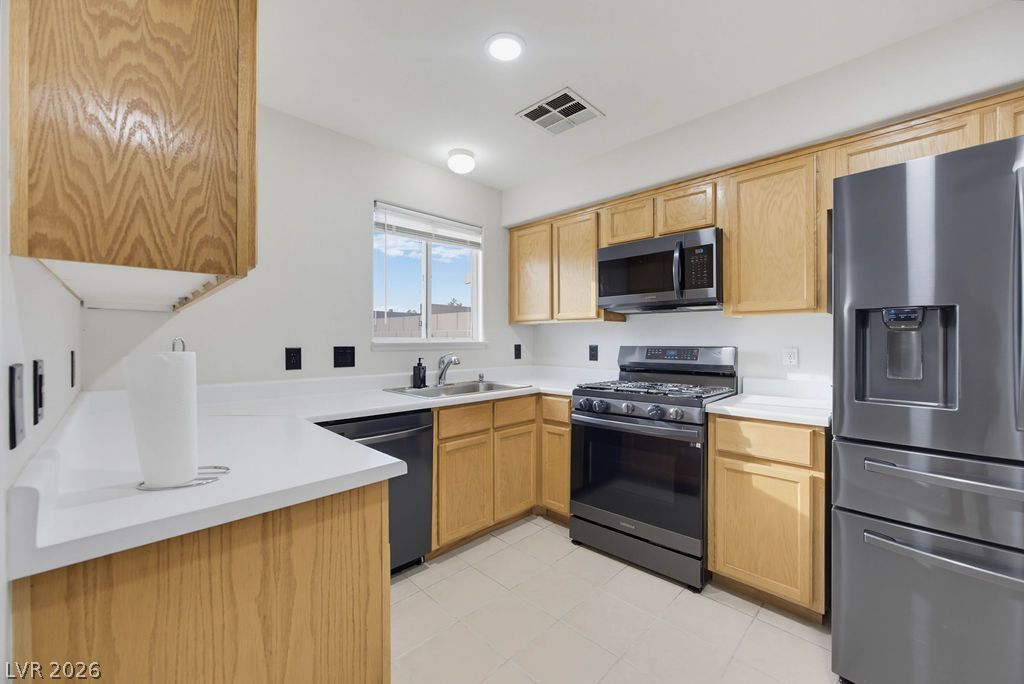 715 Peregrine Falcon Street, Henderson, NV 89015 — photo 2