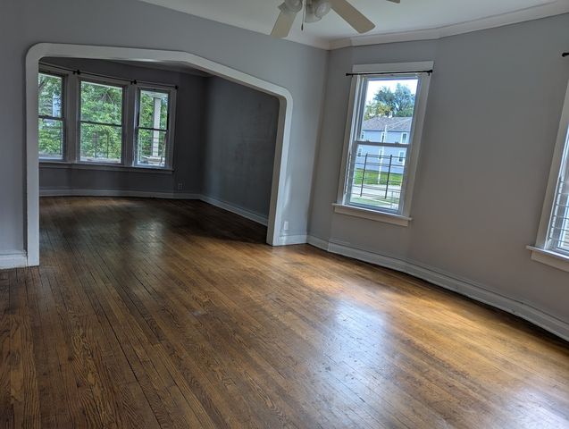 10734 S Prairie Avenue, Chicago, IL 60628