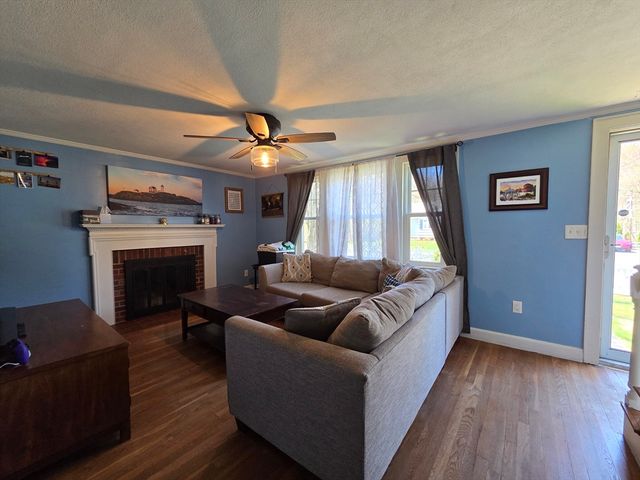 10 Marion St, Wilmington, MA 01887