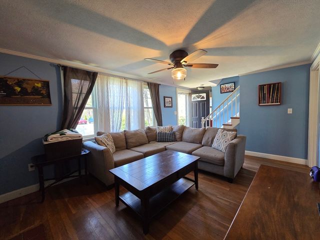 10 Marion St, Wilmington, MA 01887