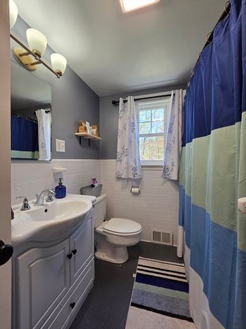 10 Marion St, Wilmington, MA 01887