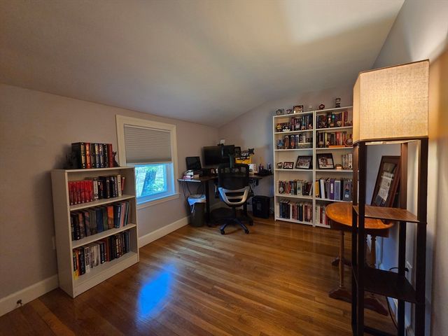 10 Marion St, Wilmington, MA 01887
