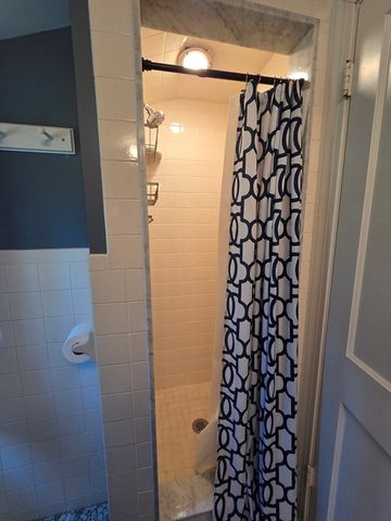 10 Marion St, Wilmington, MA 01887