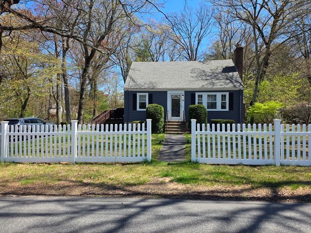 10 Marion St, Wilmington, MA 01887