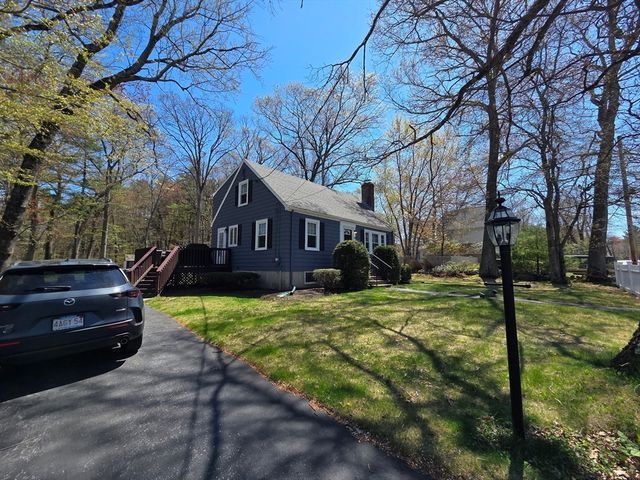 10 Marion St, Wilmington, MA 01887