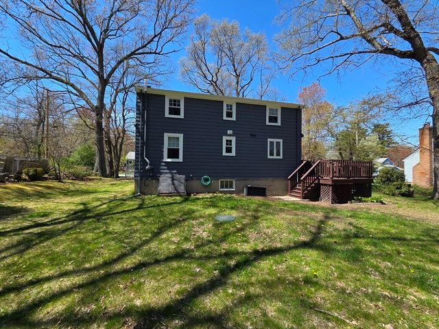 10 Marion St, Wilmington, MA 01887