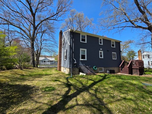 10 Marion St, Wilmington, MA 01887