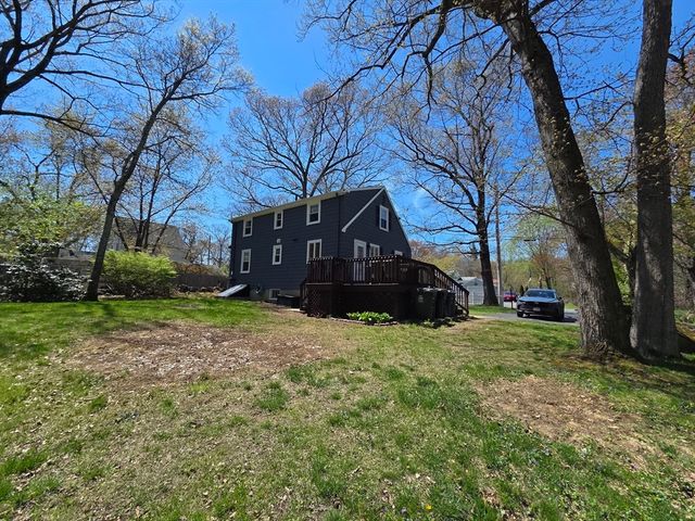 10 Marion St, Wilmington, MA 01887