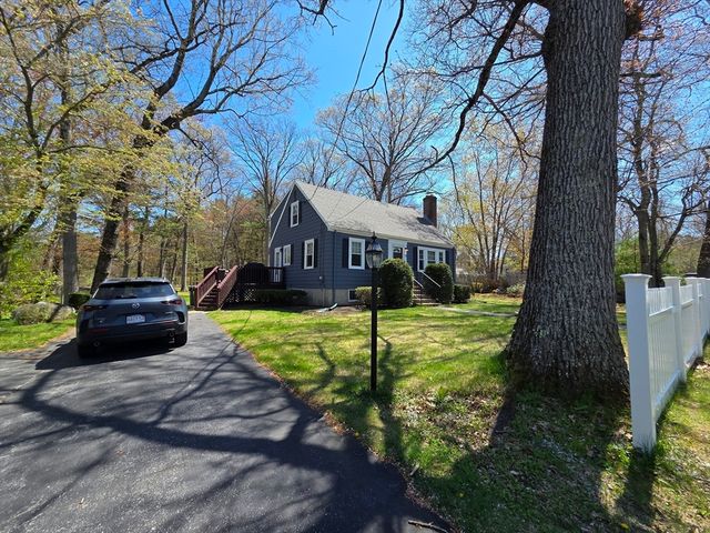 10 Marion St, Wilmington, MA 01887