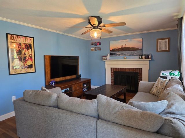 10 Marion St, Wilmington, MA 01887