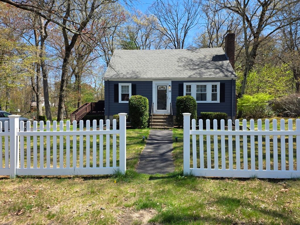 10 Marion St, Wilmington, MA 01887