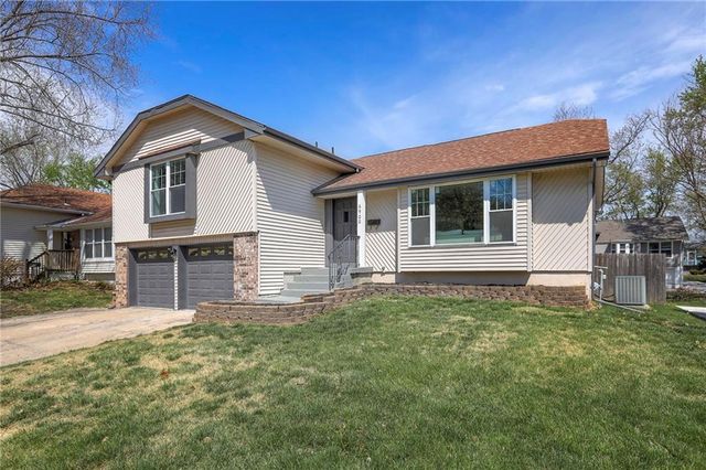 6900 E 140th Place, Grandview, MO 64030