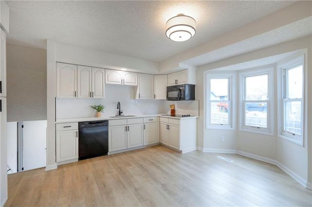 6900 E 140th Place, Grandview, MO 64030
