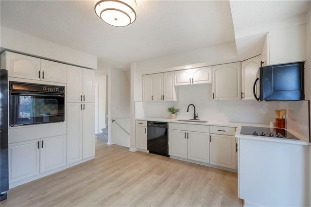 6900 E 140th Place, Grandview, MO 64030