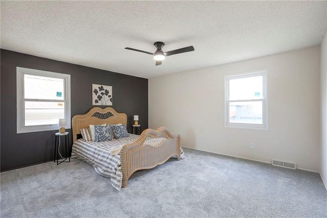 6900 E 140th Place, Grandview, MO 64030