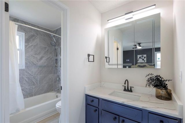 6900 E 140th Place, Grandview, MO 64030