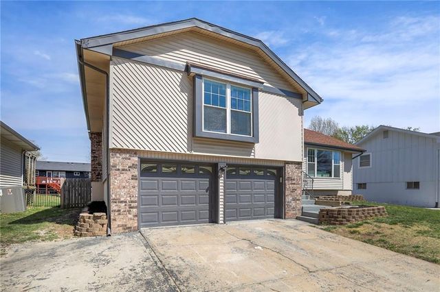 6900 E 140th Place, Grandview, MO 64030
