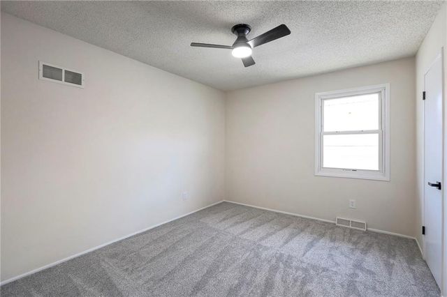 6900 E 140th Place, Grandview, MO 64030