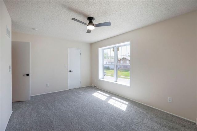 6900 E 140th Place, Grandview, MO 64030