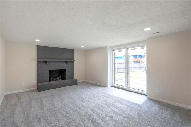 6900 E 140th Place, Grandview, MO 64030