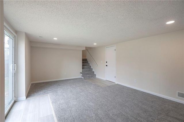 6900 E 140th Place, Grandview, MO 64030