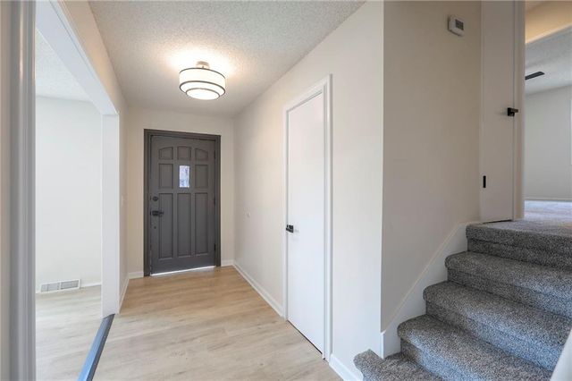 6900 E 140th Place, Grandview, MO 64030