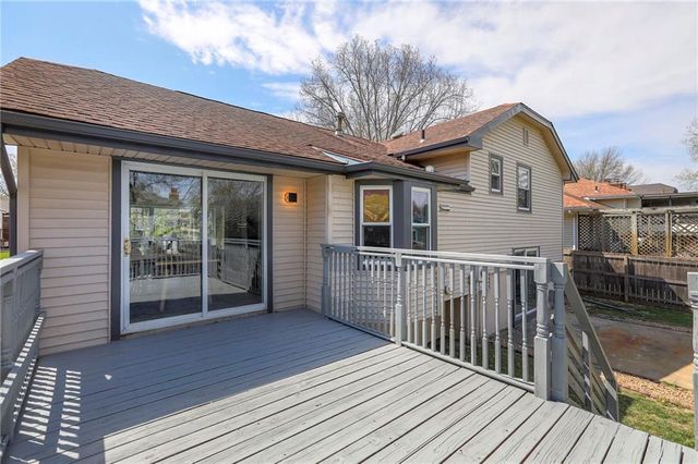 6900 E 140th Place, Grandview, MO 64030