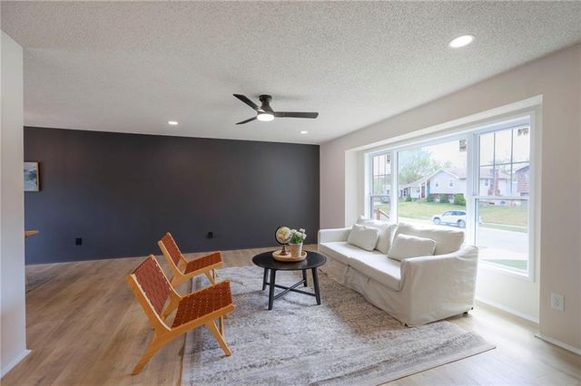 6900 E 140th Place, Grandview, MO 64030