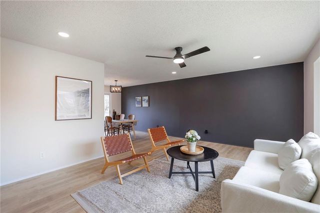 6900 E 140th Place, Grandview, MO 64030