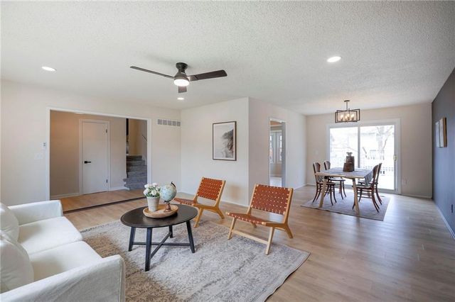 6900 E 140th Place, Grandview, MO 64030