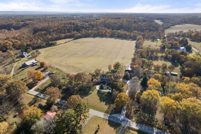 2301 Rock Creek Rd, Estill Springs, TN 37330