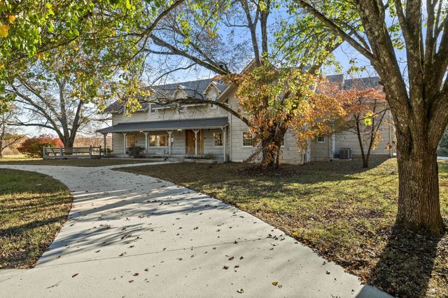 2301 Rock Creek Rd, Estill Springs, TN 37330