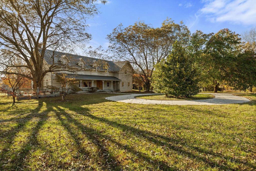 2301 Rock Creek Rd, Estill Springs, TN 37330