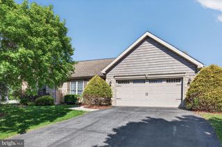 1241 SHADOWBROOKE DR, Dover, PA 17315