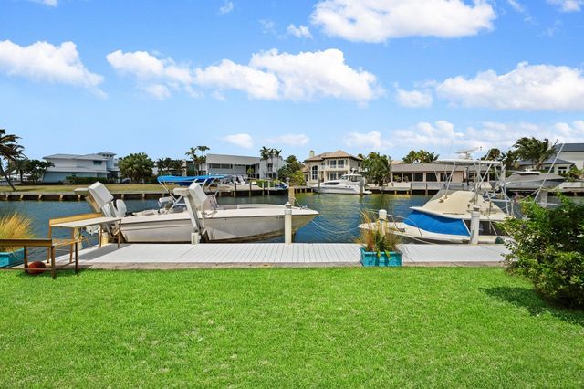 3 Sabal Island Dr, Ocean Ridge, FL 33435