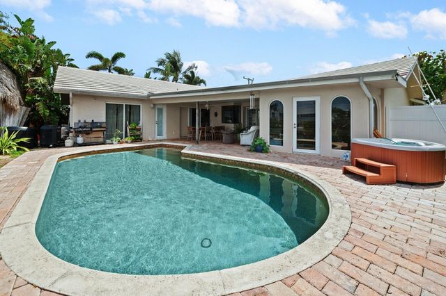 3 Sabal Island Dr, Ocean Ridge, FL 33435