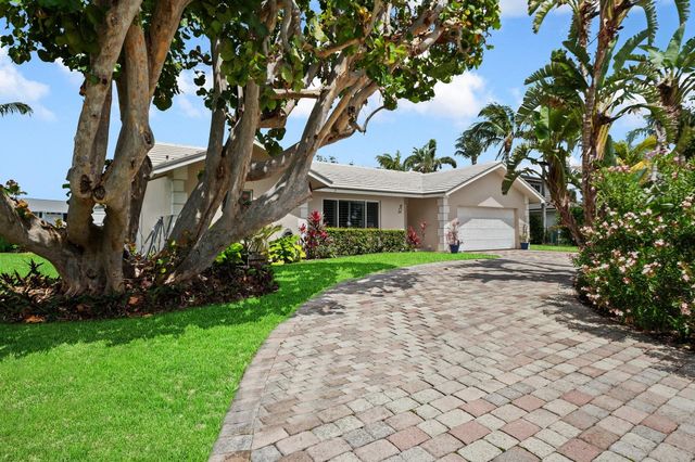 3 Sabal Island Dr, Ocean Ridge, FL 33435