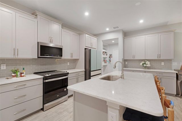 19431 MONARCH WIND WAY, Lutz, FL 33558