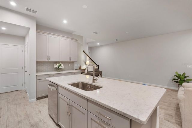 19431 MONARCH WIND WAY, Lutz, FL 33558