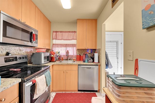 2811 N Pine Island Rd 111, Sunrise, FL 33322